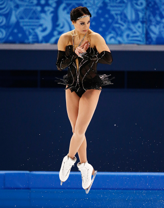 Illustration for article titled Amazing Images of Olympic Figure Skaters Defying Gravity